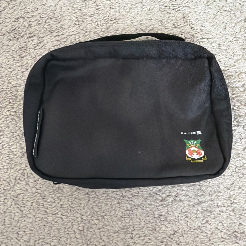 United Polaris Amenity Kit Wrexham AFC Toiletry Bag Case Limited Black Camo